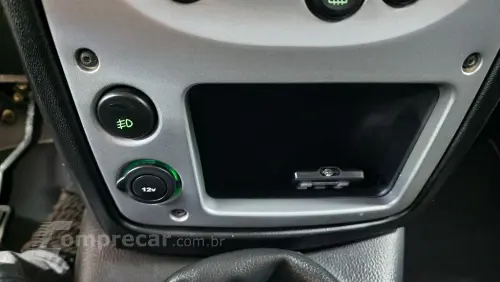 T-4 4x4 3.0 TB Int. Cap. Rígida Diesel