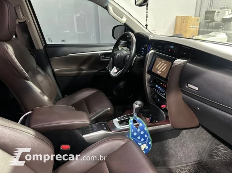 Hilux SW4 2.8 4P SRX 4X4 7 LUGARES TURBO DIESEL AUTOMÁTICO