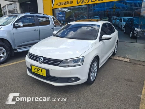 Volkswagen JETTA 2.0 Comfortline 120cv 4 portas