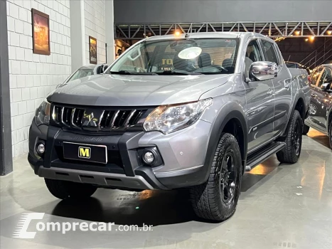 Mitsubishi L200 TRITON 2.4 16V TURBO DIESEL OUTDOOR HPE-S CD 4 portas