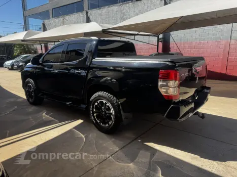 L 200 Triton 2.4 16V SPORT HPE 4X4 CABINE DUPLA TURBO DIESEL