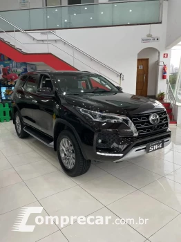 Toyota HILUX SW4 2.8 D-4D TURBO SRX PLATINUM 7L 4X4 AUTOMÁTICO 4 portas