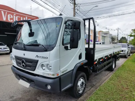 Accelo 1017 + Carroceria