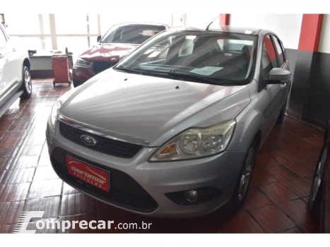 FORD FOCUS HATCH - 2.0 GLX 16V 4P MANUAL 4 portas