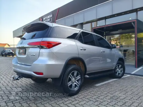 HILUX SW4 2.7 SR 7 Lugares 4X2 16V