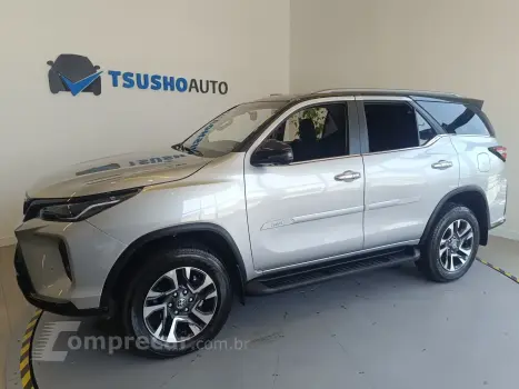 Toyota HILUX SW4 2.8 D-4D TURBO SRX PLATINUM 7L 4X4 AUTOMÁTICO 4 portas