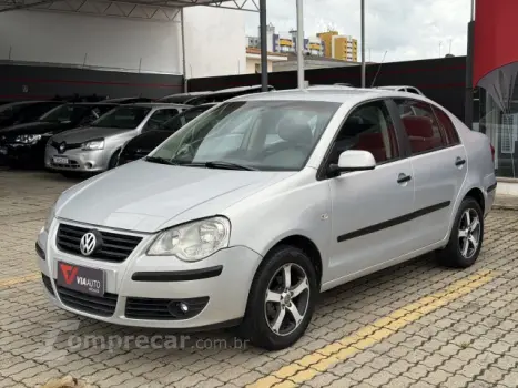 Volkswagen POLO SEDAN - 1.6 MI 8V 4P MANUAL 4 portas
