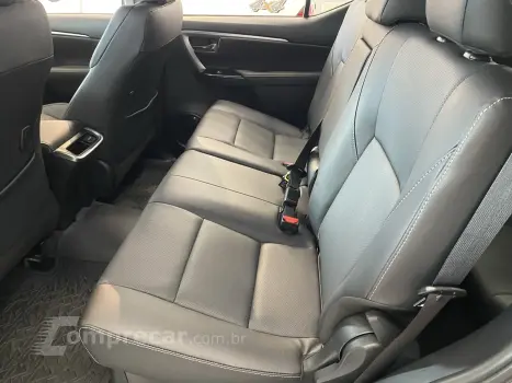 HILUX SW4 2.8 D-4D TURBO SRX PLATINUM 7L 4X4 AUTOMÁTICO