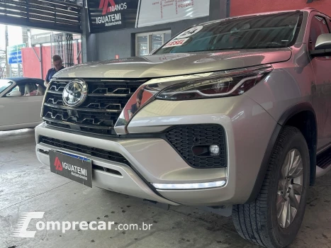 HILUX SW4 2.8 D-4D TURBO DIESEL SRX 7L 4X4 AUTOMÁTICO