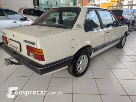 Monza Sedan 1.8 4P ÁLCOOL SL/E