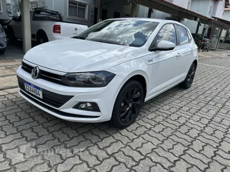 Volkswagen POLO 1.0 200 TSI Comfortline 4 portas