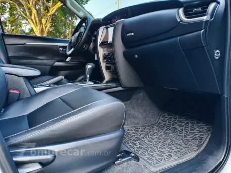 HILUX SW4 2.7 SR 7 Lugares 4X2 16V