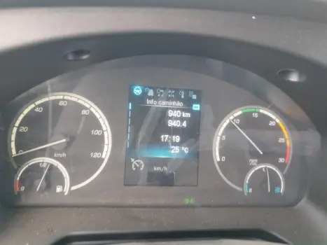 Accelo 1017 + Carroceria