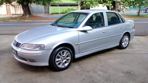 CHEVROLET VECTRA 2.2 MPFI GL Milenium 8V 4 portas