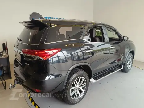 HILUX SW4 2.8 SRX 4X4 7 LUGARES 16V TURBO INTERCOOLER 4P AUT