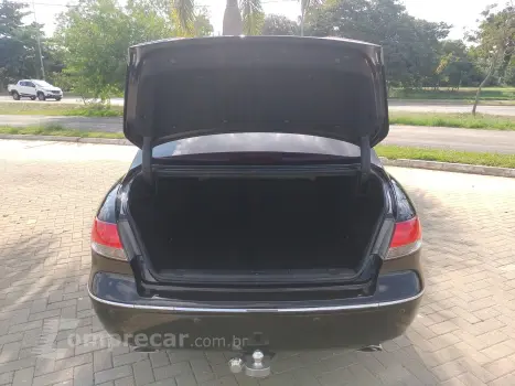 AZERA 3.3 MPFI GLS Sedan V6 24V