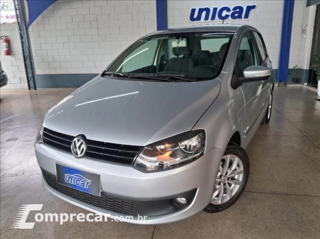 Volkswagen FOX 1.6 MI Highline 8V 4 portas