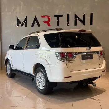 Hilux SW4 SRV D4-D 4x4 3.0 TDI Dies. Aut