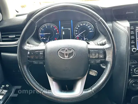 HILUX SW4 2.8 D-4D TURBO DIESEL SRX 7L 4X4 AUTOMÁTICO