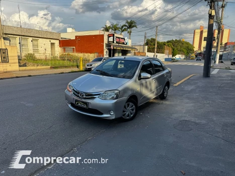 Toyota ETIOS 1.5 XS Sedan 16V 4 portas