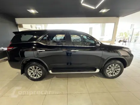 HILUX SW4 2.8 SRX 4X4 7 Lugares 16V Turbo Intercooler