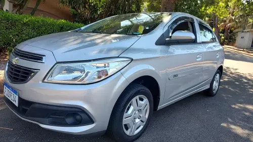 CHEVROLET ONIX 1.0 LT 4 portas