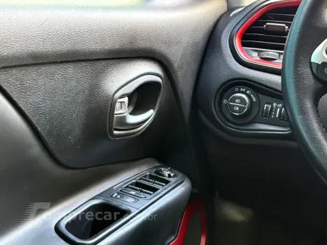 RENEGADE 2.0 16V Turbo Trailhawk 4X4