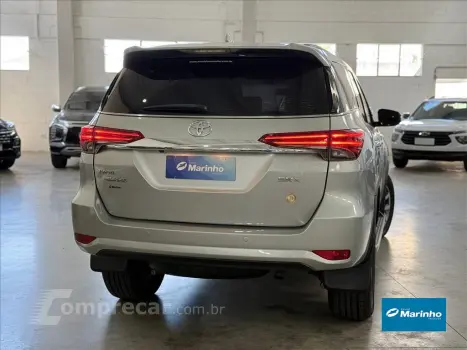 HILUX SW4 2.8 SRX 4X4 7 LUGARES 16V TURBO INTERCO