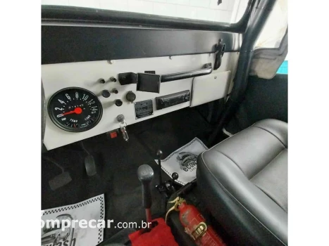 JEEP 2.6 6 CILINDROS 12V GASOLINA 2P MANUAL