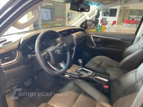 HILUX SW4 2.8 D-4D TURBO DIESEL SRX PLATINUM 7L 4