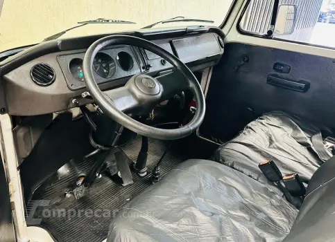 KOMBI 1.6 MI STD Lotação 8V