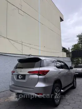 HILUX SW4 2.8 D-4d Turbo SRX 7L 4X4