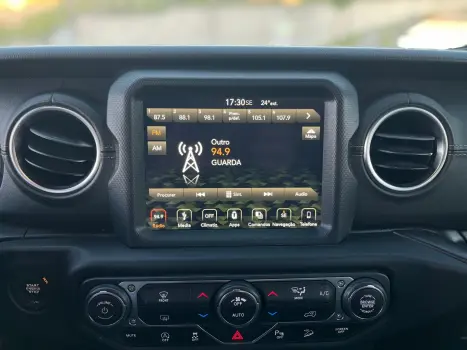 WRANGLER 2.0 TURBO GASOLINA SAHARA 4P 4X4 AT8