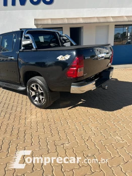 Toyota HILUX 2.8 SRX 4X4 CD 16V 4 portas