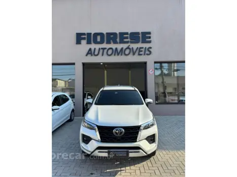 HILUX SW4 2.8 D-4D TURBO DIESEL SRX 7L 4X4 AUTOMÁTICO