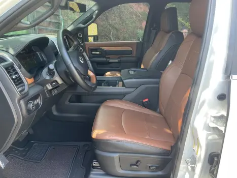 RAM 6.7 3500 Laramie Longhorn 4X4 CD 6 Cilindros Turbo