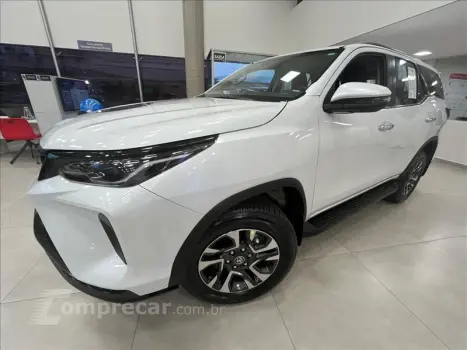 Toyota HILUX SW4 2.8 D-4d Turbo SRX Platinum 7L 4X4 4 portas