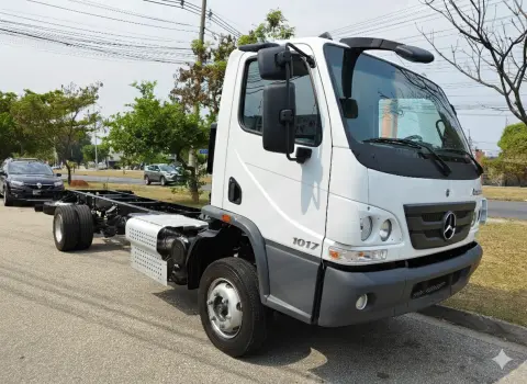 Accelo 1017 + Carroceria - Chassi