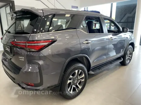 HILUX SW4 2.8 D-4D TURBO SRX PLATINUM 7L 4X4 AUTOMÁTICO