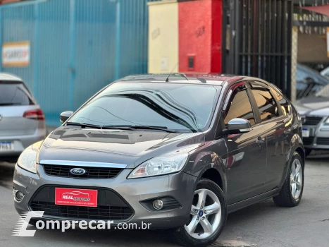 FORD FOCUS 1.6 GLX 8V 4 portas