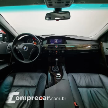 545I 4.4 Sedan V8 32V