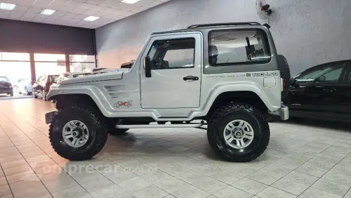 T-4 4x4 3.0 TB Int. Cap. Rígida Diesel