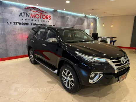 Toyota Hilux SW4 2.8 16V 4P SRX PLATINUM 4X4 7 LUGARES TURBO DIESEL 4 portas