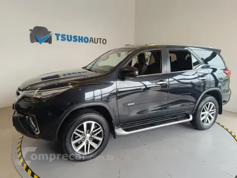 Toyota HILUX SW4 2.8 SRX 4X4 7 LUGARES 16V TURBO INTERCOOLER 4P AUT 4 portas