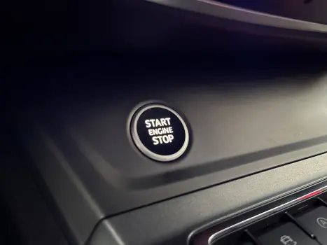 Q3 2.0 40 TFSI GASOLINA PERFORMANCE BLACK QUATTRO TIPTRONIC