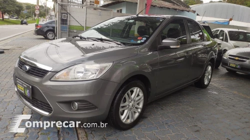 FORD FOCUS 2.0 GHIA SEDAN 16V 4 portas