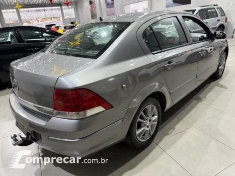 VECTRA SEDAN - 2.0 MPFI EXPRESSION 8V 140CV 4P MANUAL