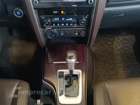 HILUX SW4 2.8 SRX 4X4 7 LUGARES 16V TURBO INTERCOOLER 4P AUT