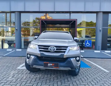 HILUX SW4 2.7 SR 7 Lugares 4X2 16V