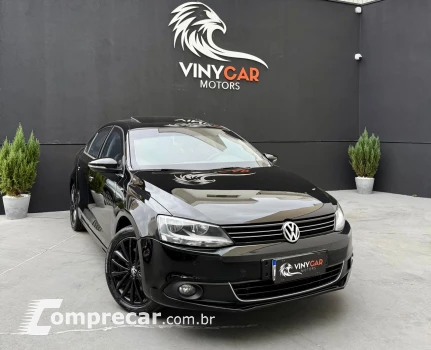 Volkswagen JETTA 2.0 TSI Highline 4 portas